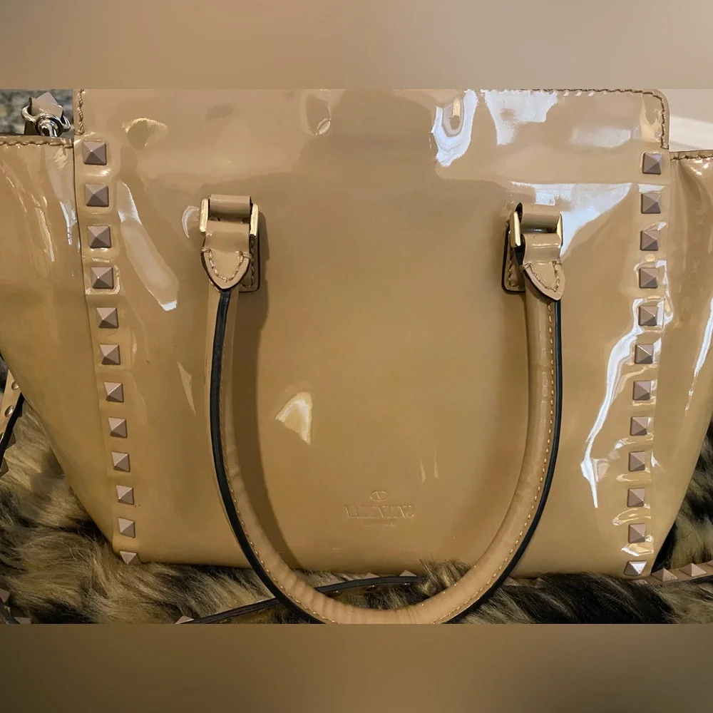 EUC PATENT LEATHER VALENTINO ROCKSTUD BAG - Picture 3 of 6